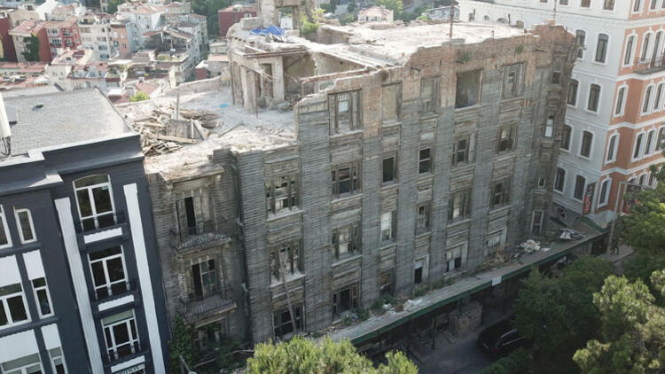 إصابات إثر انهيار جدار “مبنى تاريخي” وسط مدينة إسطنبول
