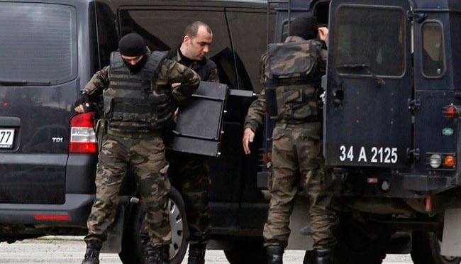 عملية اعتقال “هوليودية” لسوري دعس شرطياً تركياً على طريق سريع جنوب البلاد (صور)