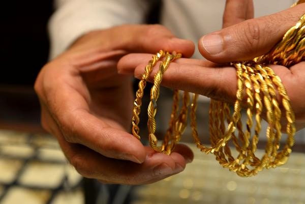 خبراء أتراك يحذرون من انتشار ذهب مزيف يصعب اكتشاف حقيقته تحت مسمّى “الذهب السوري”