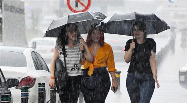 الأرصاد الجوية التركية تحذر أهالي إسطنبول من عاصفة مطرية قوية