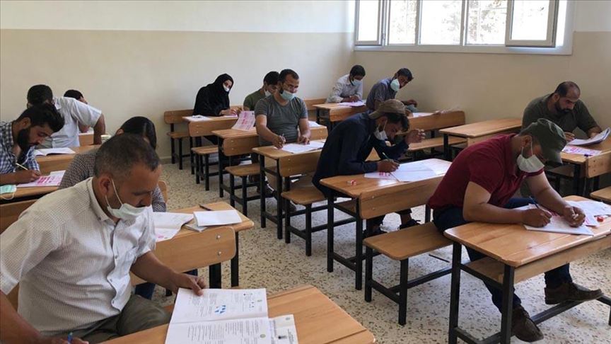 “أورفة” التركية تنظم امتحانات قبول جامعي لطلبة “نبع السلام”
