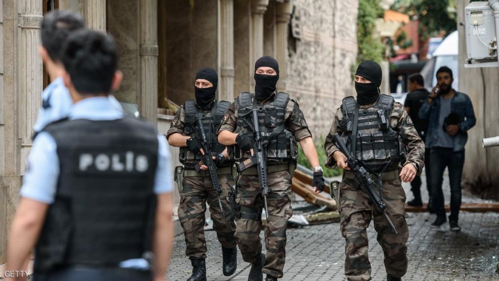 الأمن التركي يطيح بإحدى كبرى عصابات المخدرات في إزمير