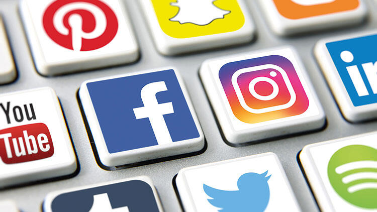 قانون “تنظيم” مواقع التواصل الاجتماعي يصطدم برفض جزئي من قبل أحزاب معارضة