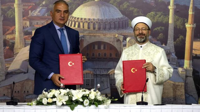 وزارة السياحة التركية ورئاسة الشؤون الدينية تتفقان على إدارة مسجد آيا صوفيا