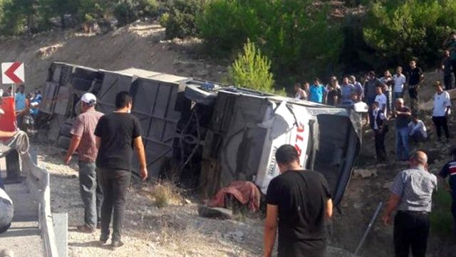 15 قتيلاً وجريحاً من الجيش التركي بحادث سير بولاية مرسين