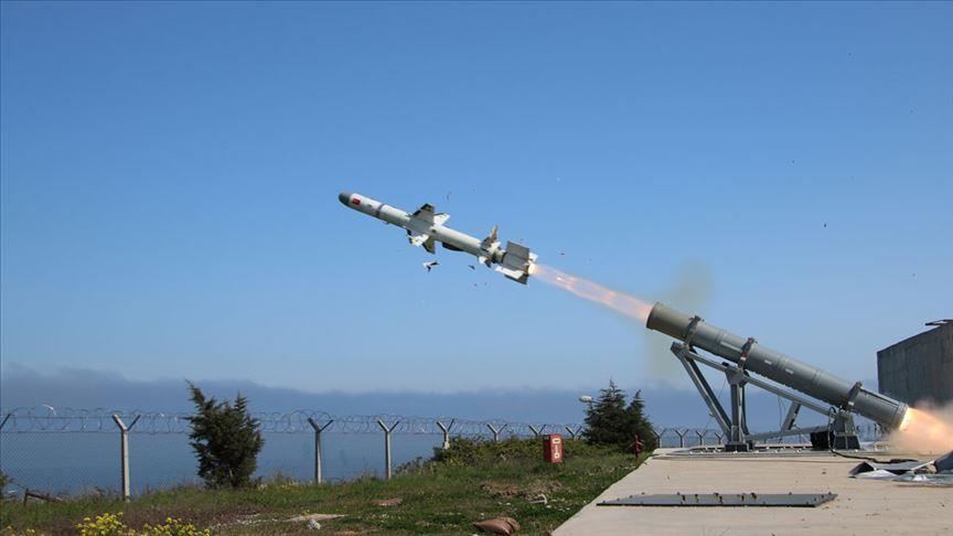 بعد تجارب ناجحة.. الصاروخ التركي “أطمجة” داخل الخدمة قريباً
