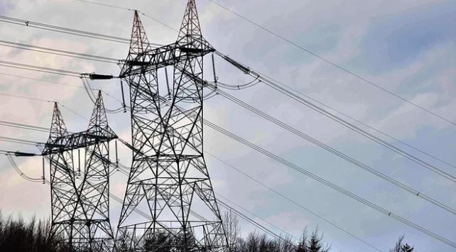 بلدية أنقرة تعتزم استبدال أعمدة الكهرباء بـ “كابلات أرضية مجلفنة”