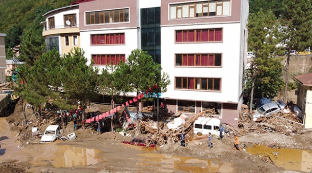 الداخلية التركية تعلن ارتفاع حصيلة ضحايا السيول في ولاية غيرسون إلى 10 قتلى