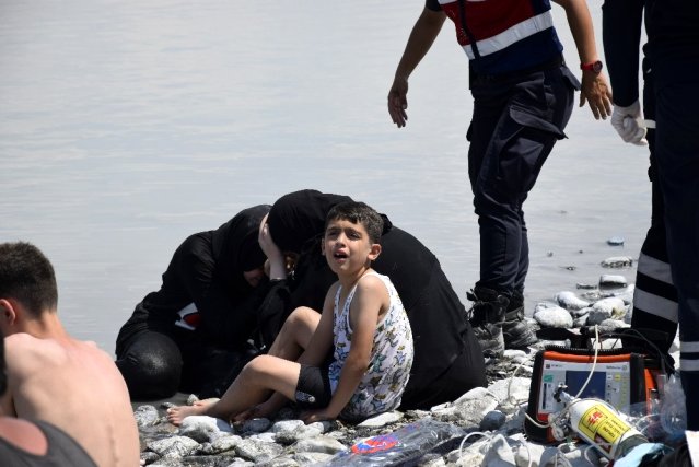 فاجعة جديدة تصيب عائلة سورية بوفاة طفلها غرقاً في ولاية “بوردور” جنوب تركيا