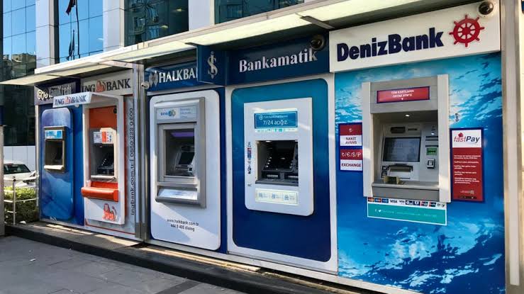 البنك المركزي التركي يلغي الرسوم المفروضة على سحب العملات الأجنبية من البنوك