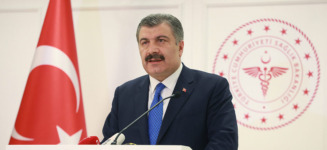 وزير الصحة التركي يتحدث عن “أعراض جديدة” لكورونا ويحذر من “هجوم مفاجئ” للوباء