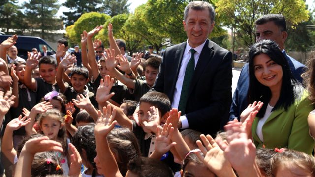 وباء كورونا يهدد عودة المدارس في 5 ولايات تركية