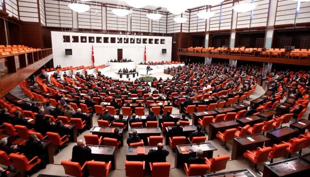 البرلمان التركي يعلن حصيلة جديدة لنوابه وموظفيه المصابين بكورونا