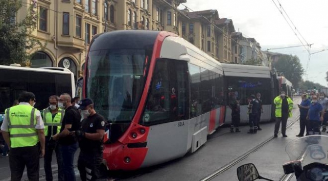 تصادم بين قطار “ترامواي” وحافلة عامة بولاية إسطنبول