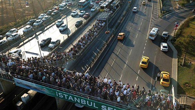 للحد من الازدحام..ولاية إسطنبول تستعد لتعديل لوائح ساعات العمل للقطاعين العام والخاص