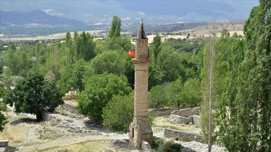 تركيا.. مئذنة بدون مسجد تقاوم الزمن منذ 40 عاماً