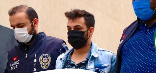 شاب تركي يقتل والده في مدينة إسطنبول.. ماذا قال بعد إلقاء القبض عليه؟