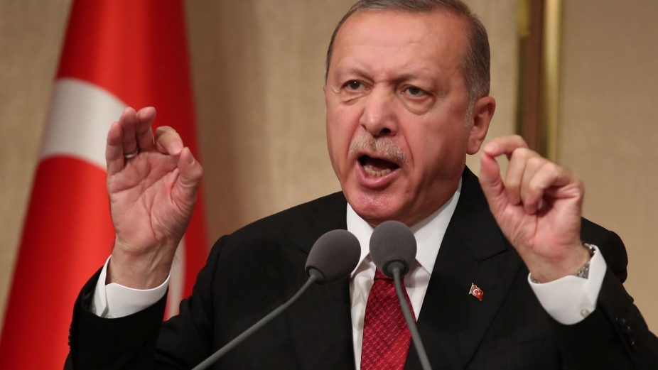 أردوغان: تصريح ماكرون عن الإسلام “استفزاز ويفتقد الاحترام”