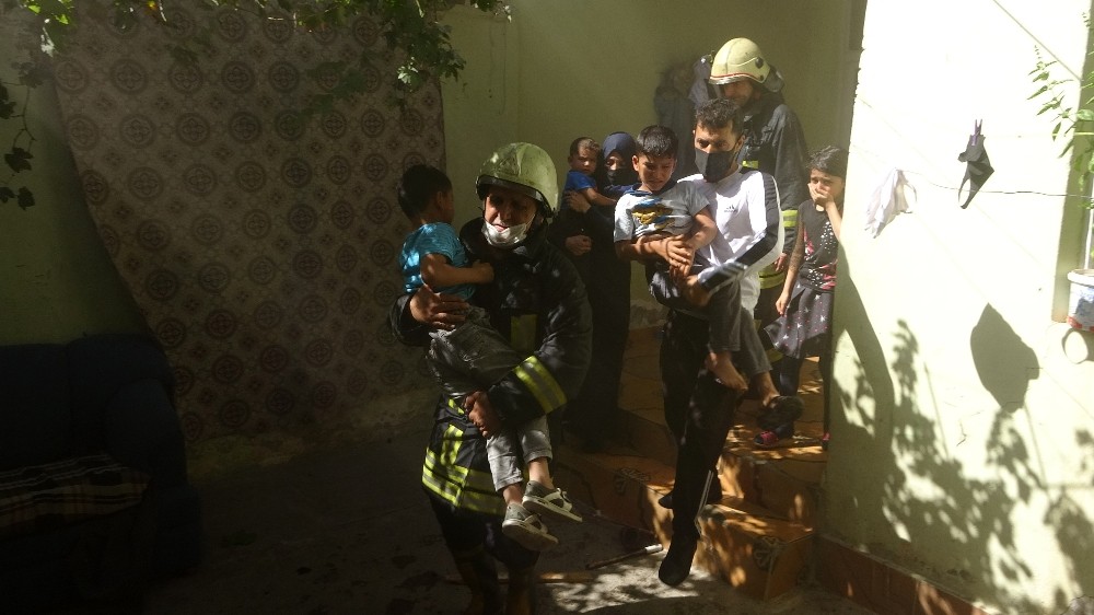 شاب تركي ينقذ 5 أطفال سوريين من الموت  إثر اندلاع حريق في منزلهم بولاية أديامان