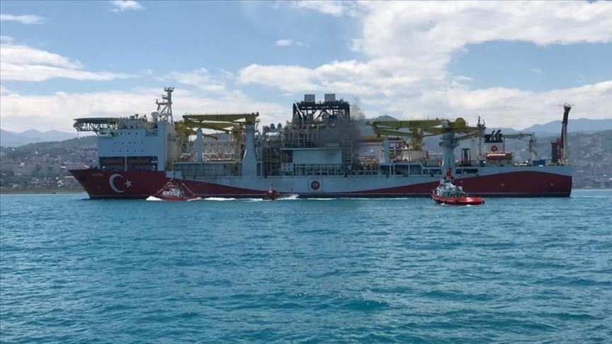 تركيا تسرّع التنقيب عن الغاز.. سفينة “الفاتح” تحفر و”القانوني” تختبر آبار حقل صقاريا
