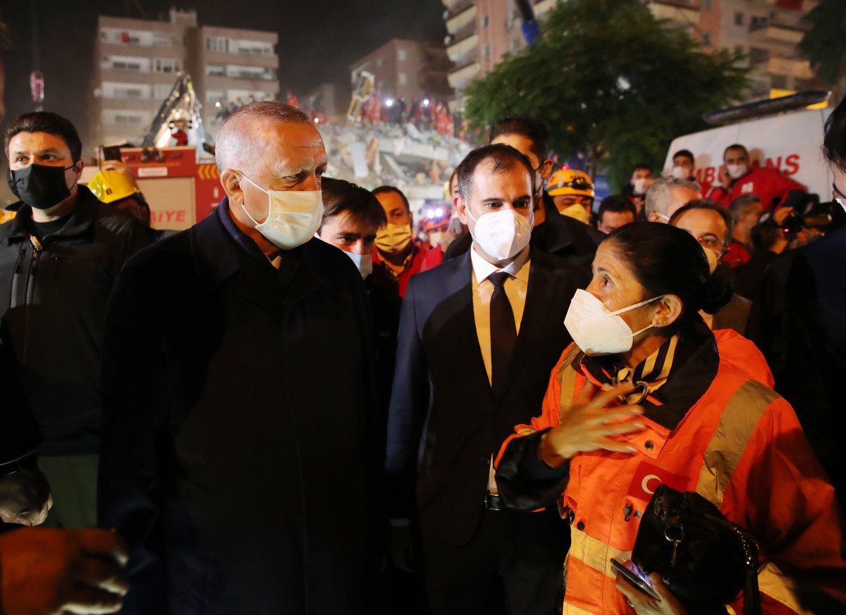 ارتفاع عدد ضحايا زلزال إزمير إلى 35..وأردوغان يشكر الدول المتضامنة
