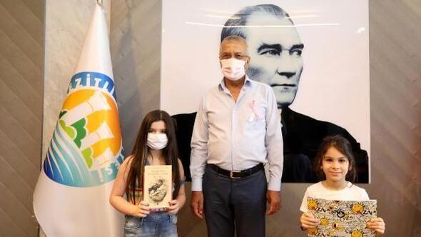 رئيس بلدية تركية “معارض” يكرم طفلين سوريين لهذا السبب