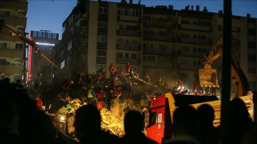 “آفاد” التركية: ارتفاع عدد ضحايا زلزال إزمير إلى 49