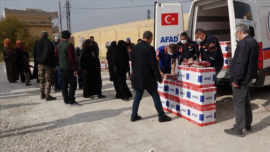 ولاية تركية تقدم مساعدات إنسانية لمدينتي تل أبيض ورأس العين