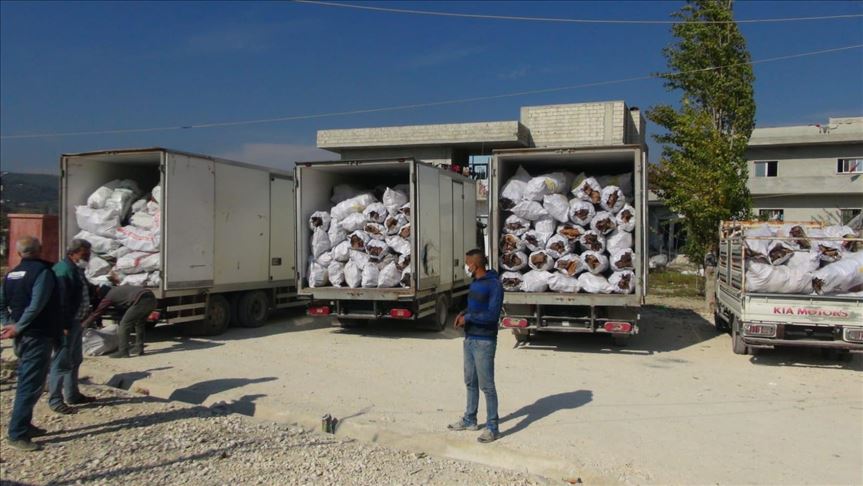 منظمات تركية ترسل شاحنات محملة بمساعدات إنسانية إلى إدلب