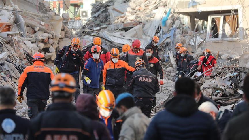 ارتفاع عدد ضحايا زلزال إزمير إلى 107 قتلى