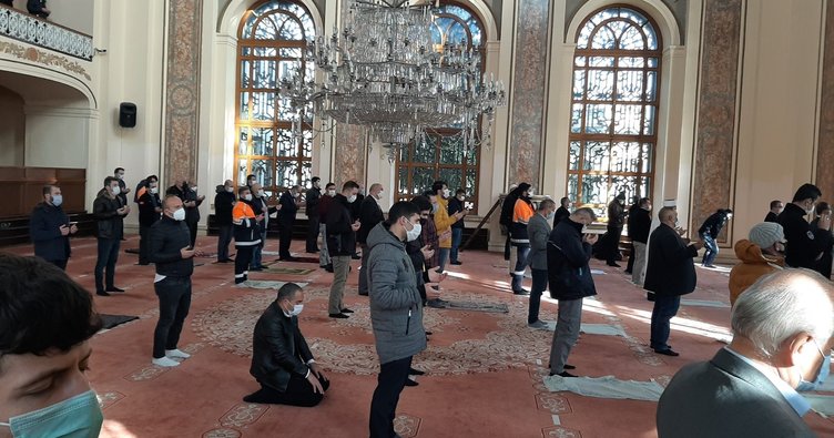 جميع المساجد التركية تؤدي صلاة الاستسقاء