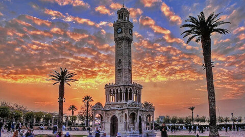منذ قرن.. برج الساعة العثماني شامخ في إزميت