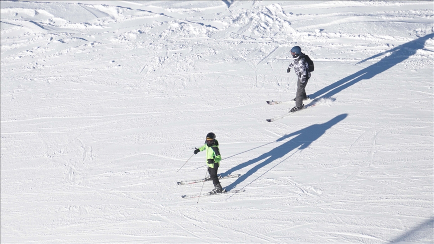 “بالاندوكان”.. وجهة السياح المفضلة للتزلج في تركيا