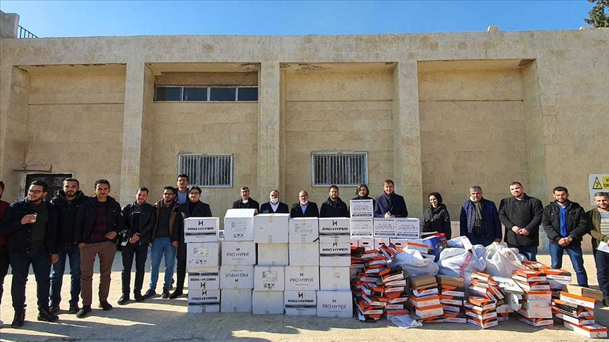 تركيا تقدم مساعدات إنسانية لمدينة عفرين