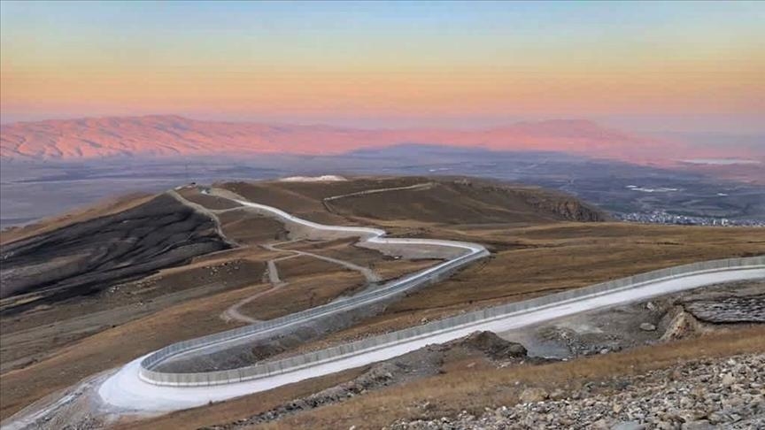 تركيا: انتهاء بناء جدار أمني بين ولاية “أغري” وإيران