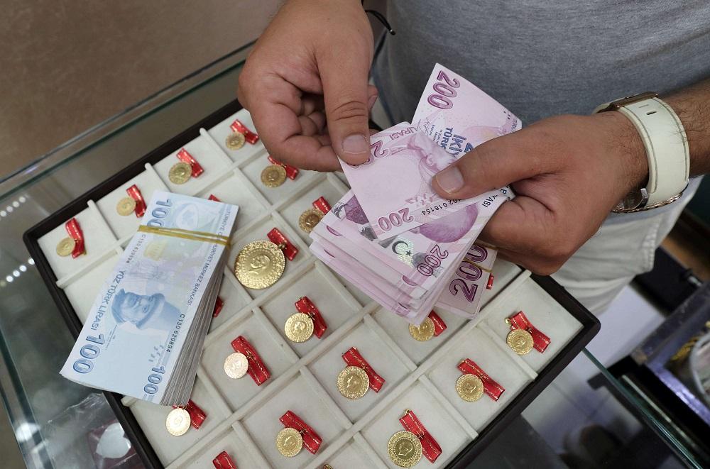 انخفاض طفيف في سعر صرف الليرة التركية مقابل الدولار