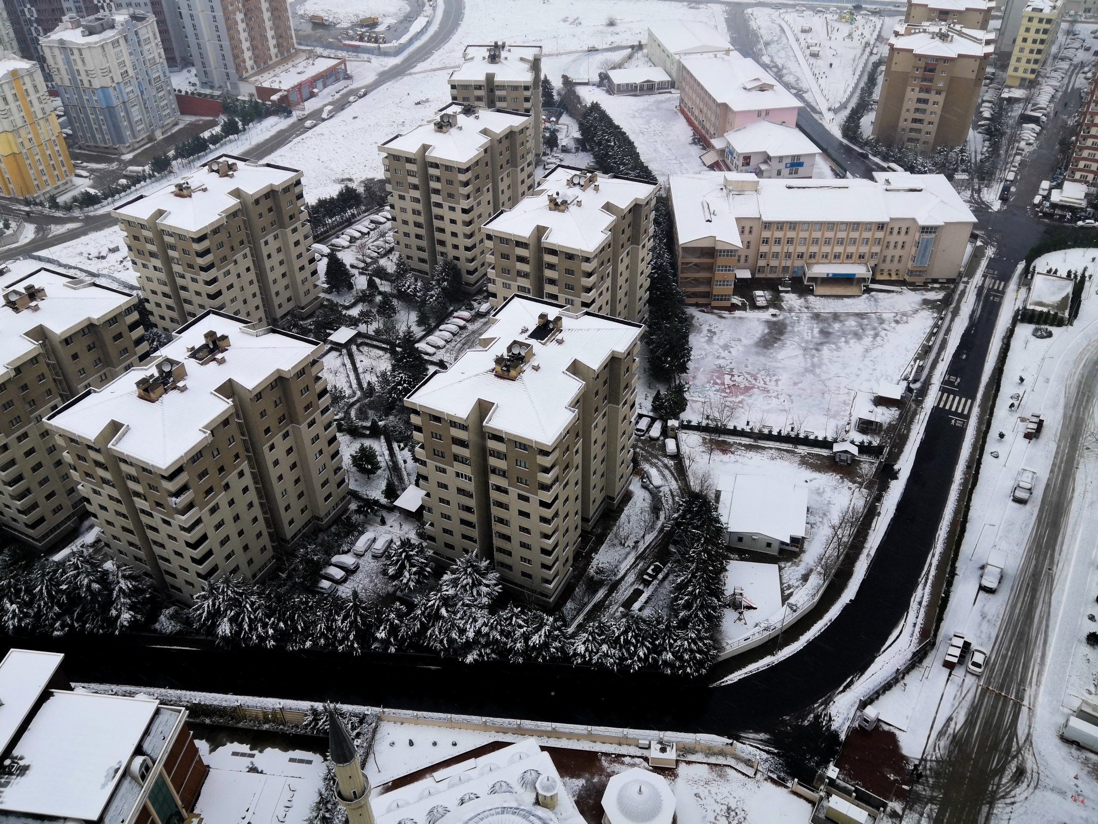 الثلوج تغطي مدينة إسطنبول.. متى تتوقف؟