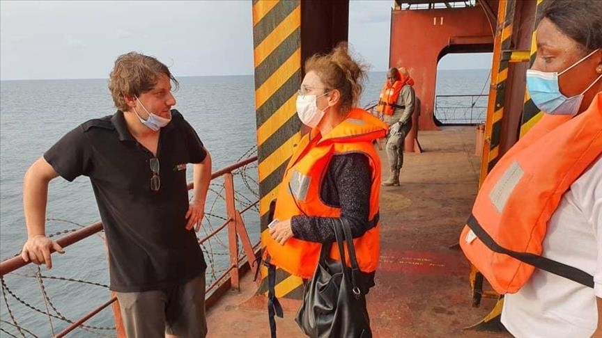 سفيرة تركيا تلتقي طاقم سفينة “موزارت” الواصل إلى الغابون