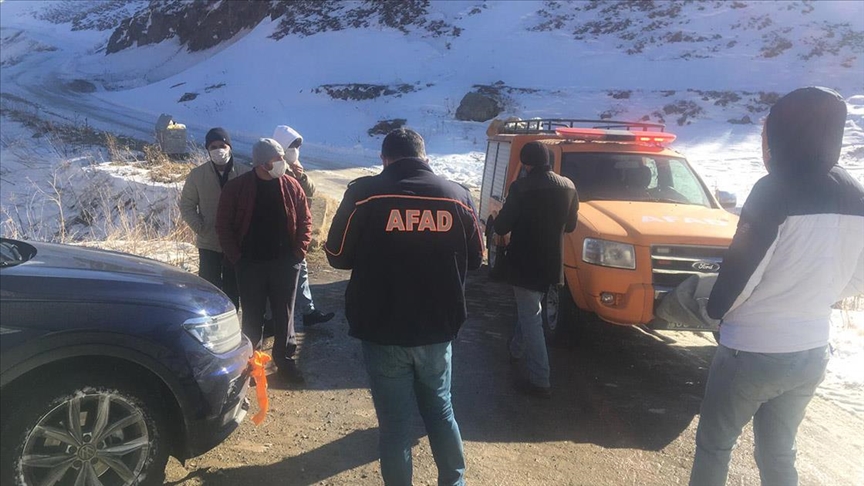 إنقاذ 3 سياح أجانب علقوا بالجبال شمال شرق تركيا