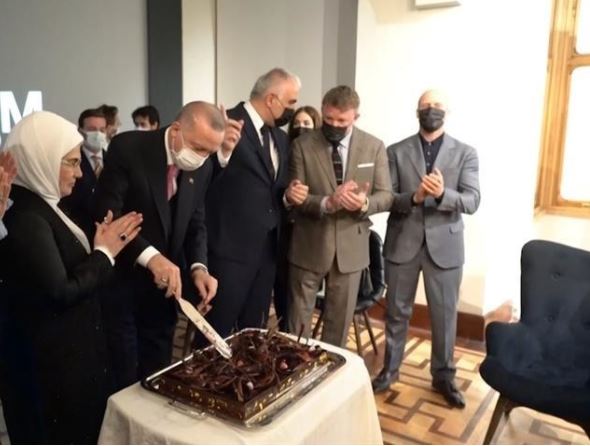 ممثلون في هوليوود يحتفلون بعيد ميلاد أردوغان