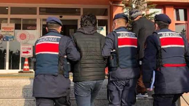 السلطات التركية تعتقل سورياً يشتبه بقيامة بالدعاية لتنظيم الدولة في كارابوك