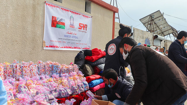 جمعية تركية تقدم المعاطف لـ250 طفلا سوريا في إدلب