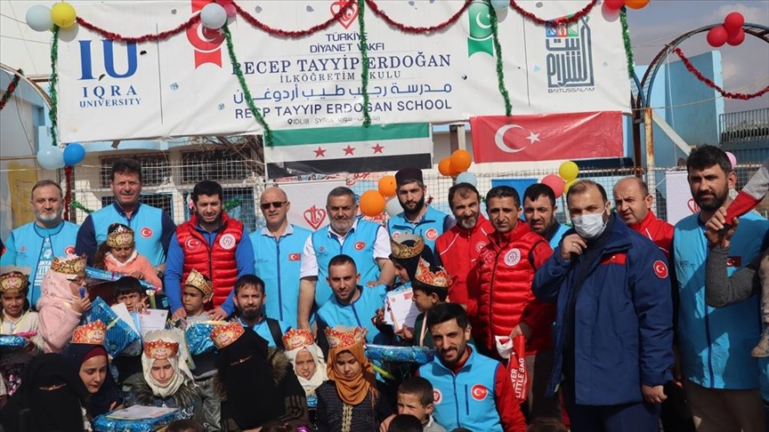 إدلب تستقبل مساعدات إنسانية تركية