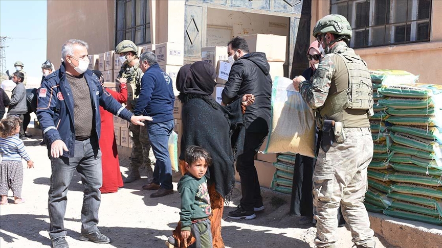 منظمات تركية تقدم مساعدات لـ480 عائلة شمالي سوريا