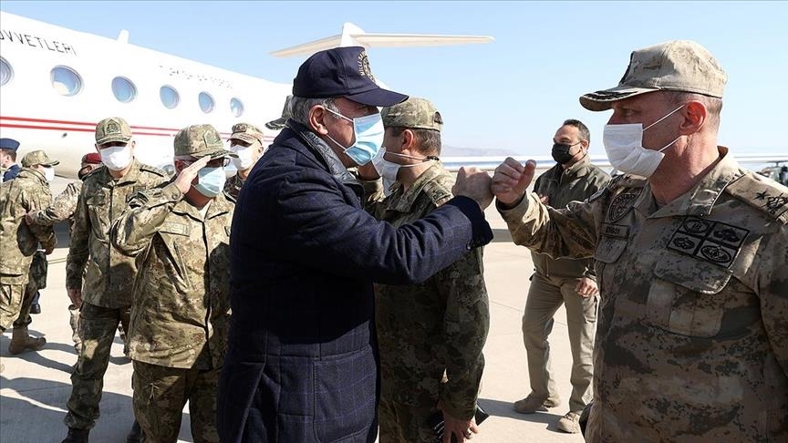أكار وقادة الجيش يتفقدون الوحدات العسكرية على حدود العراق
