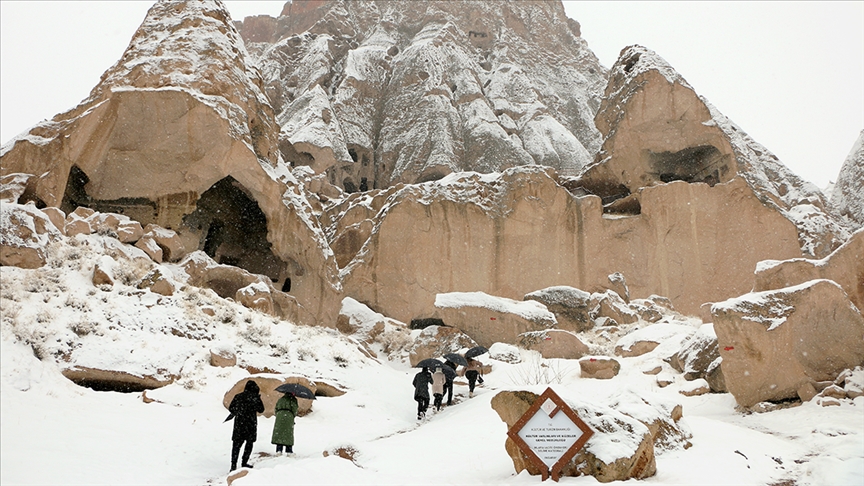 الثلوج تعانق التاريخ في “سليمة” التركية