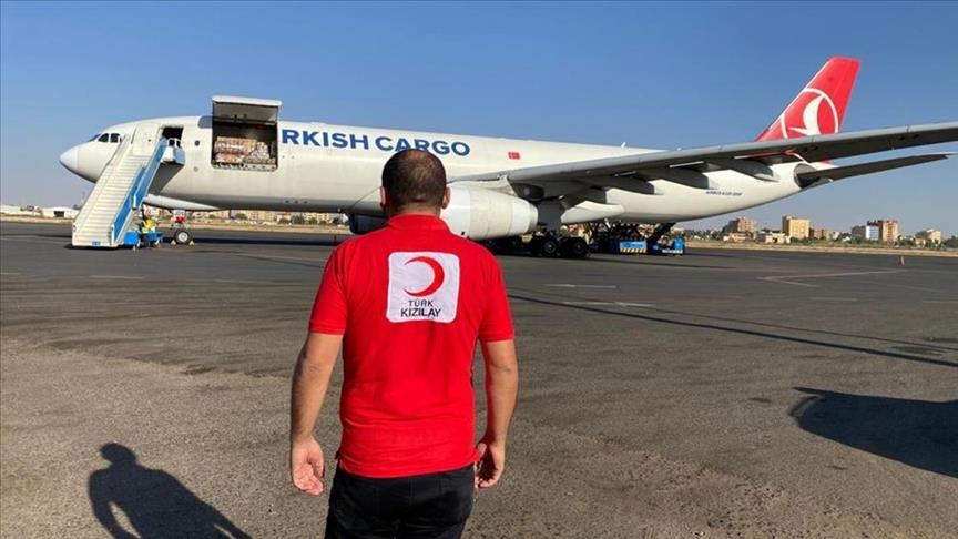 الهلال الأحمر التركي يوزع مساعدات إنسانية على 50 يتيماً في الخرطوم