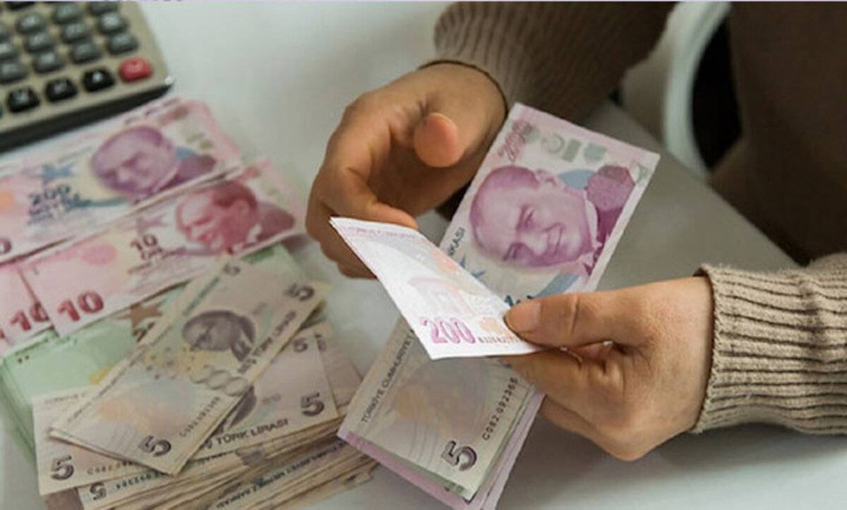 الليرة التركية تتراجع مجدداً أمام الدولار في تعاملات الإثنين