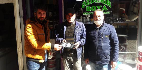 مواطن سوري يعثر على محفظة في غازي عنتاب ويعيدها لصاحبها