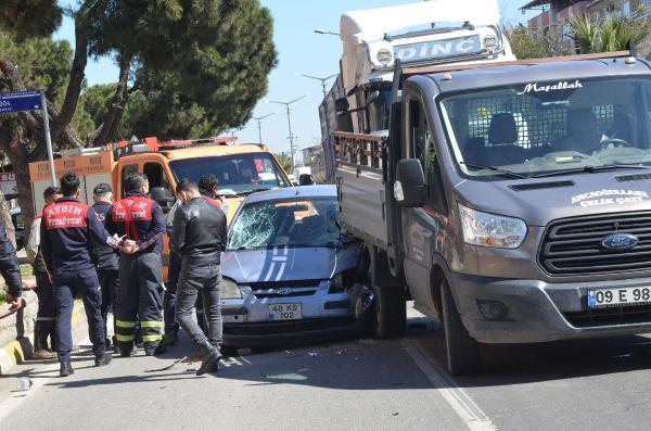سائق تركي يُصاب بنوبة قلبية أثناء القيادة ويصيب زوجين سوريين